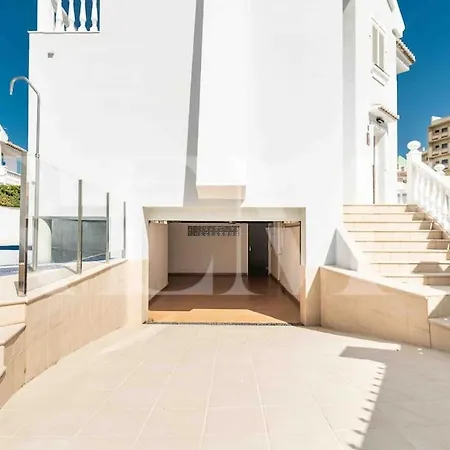 Full House With Pool, Bbq And Garden By Rems Holiday home