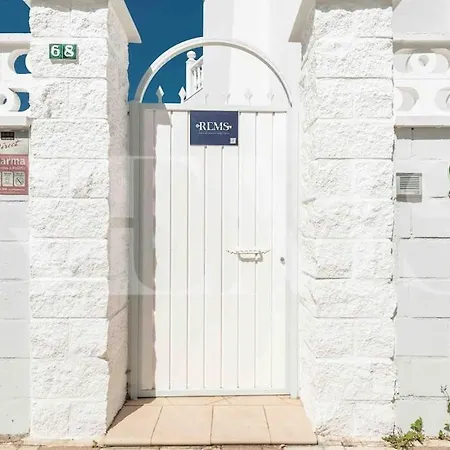 Full House With Pool, Bbq And Garden By Rems Holiday home *