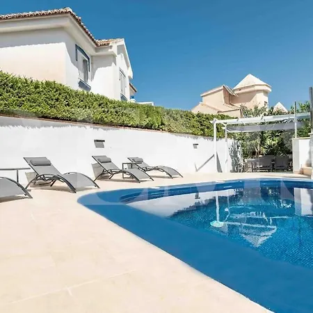 Full House With Pool, Bbq And Garden By Rems Holiday home *
